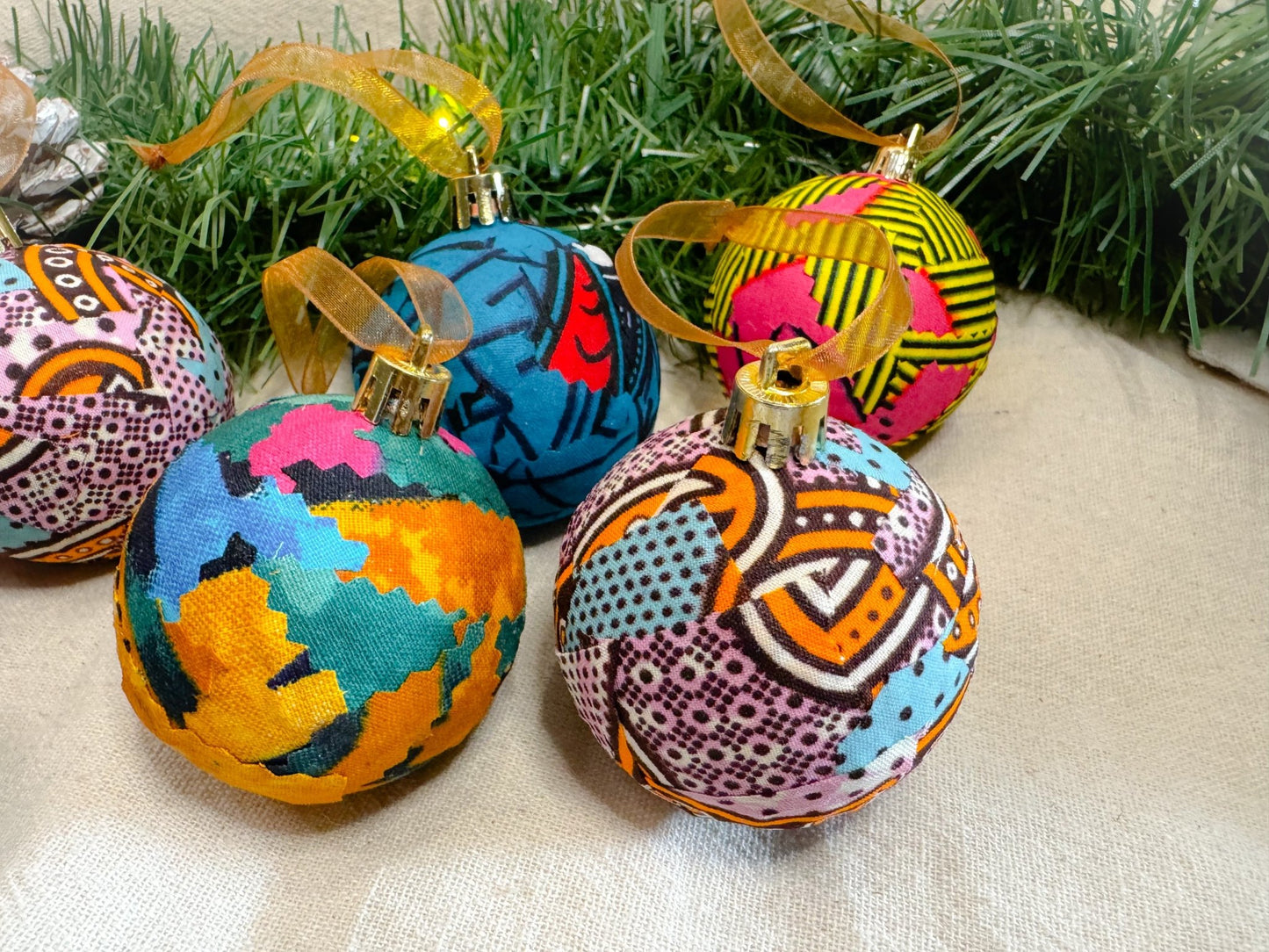 Print Christmas Baubles Pink - AmayiUK